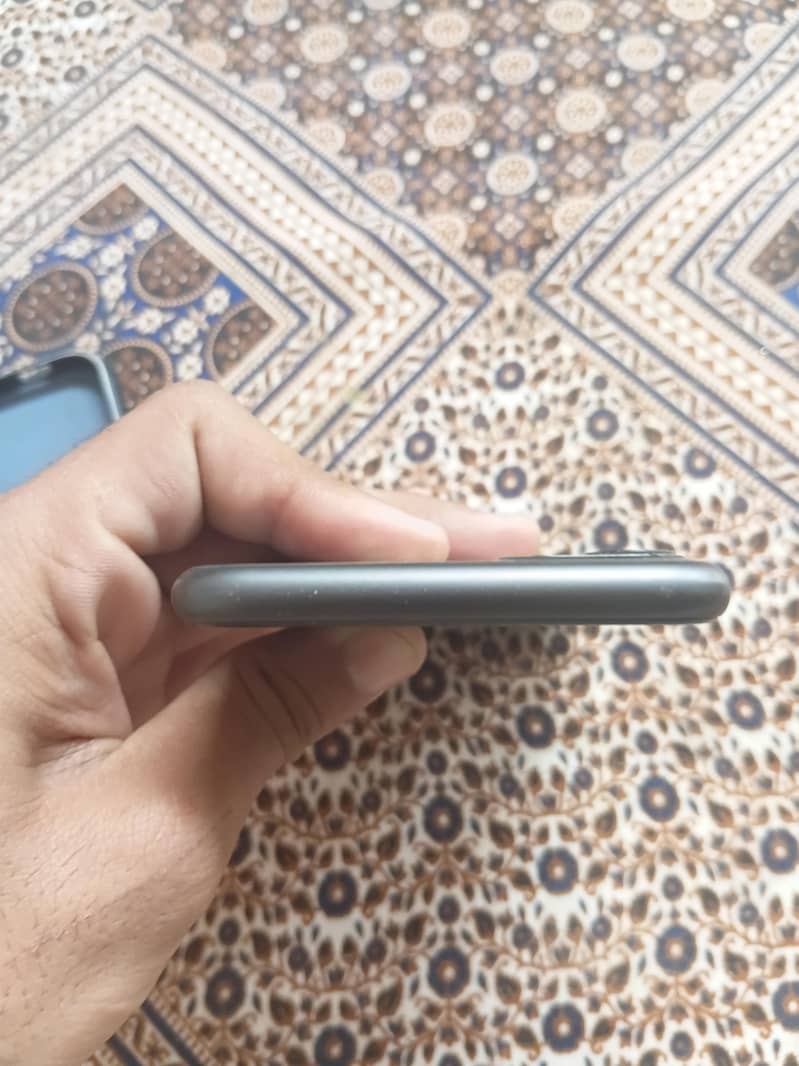 Apple iPhone 11 5