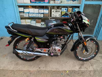 Honda 125 deluxe sell. 109. model. 2018