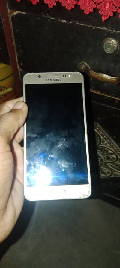 Samsung Mobile J5