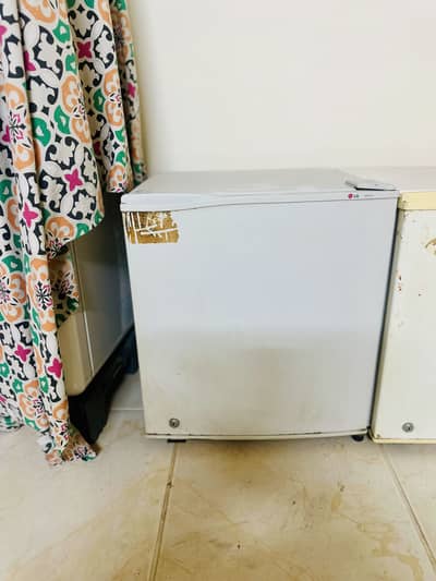 2 Mini Fridges for Sale – Excellent Condition!