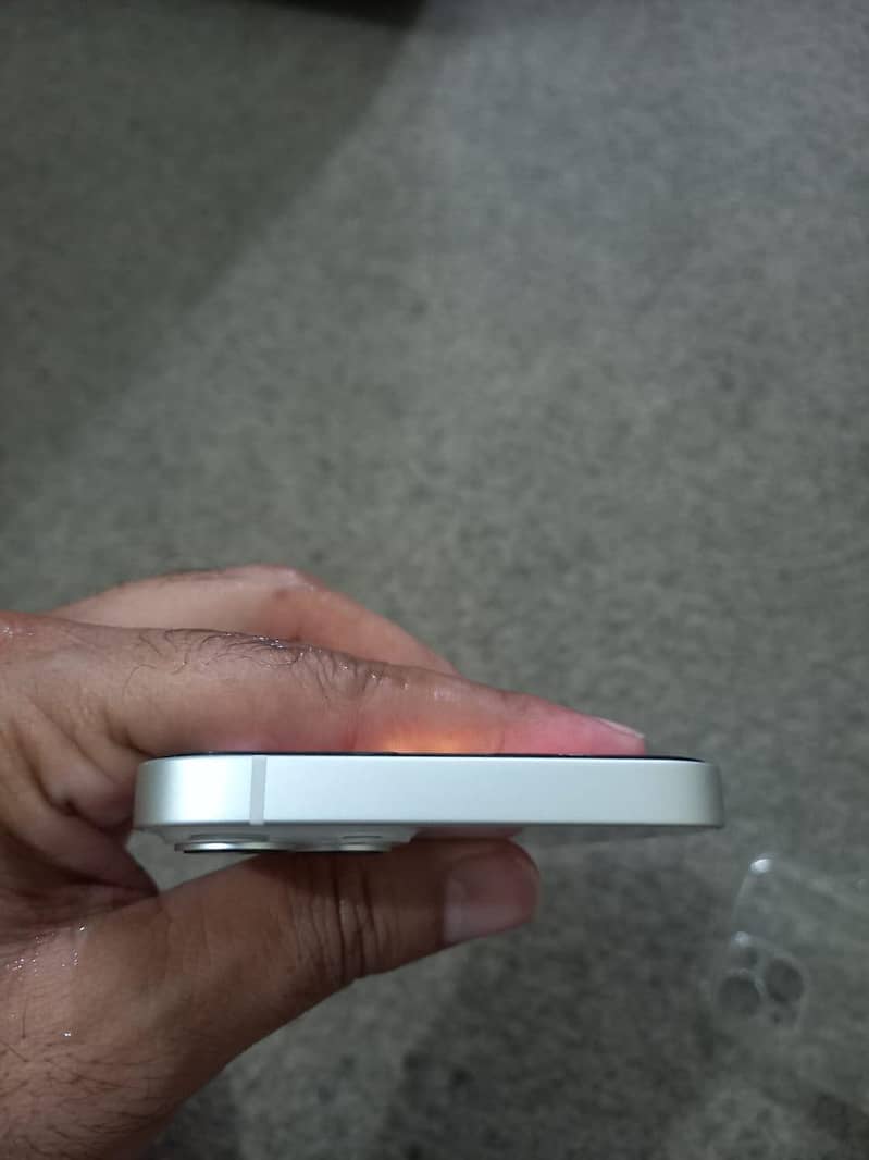 Apple iPhone 13 2