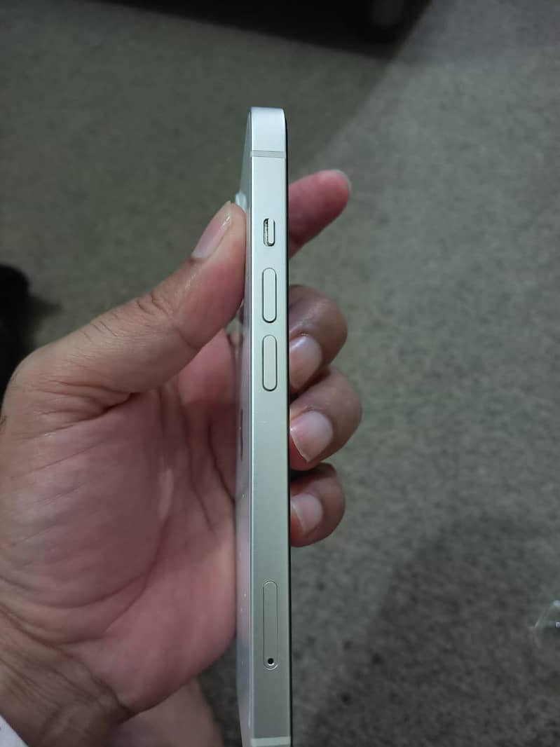 Apple iPhone 13 4