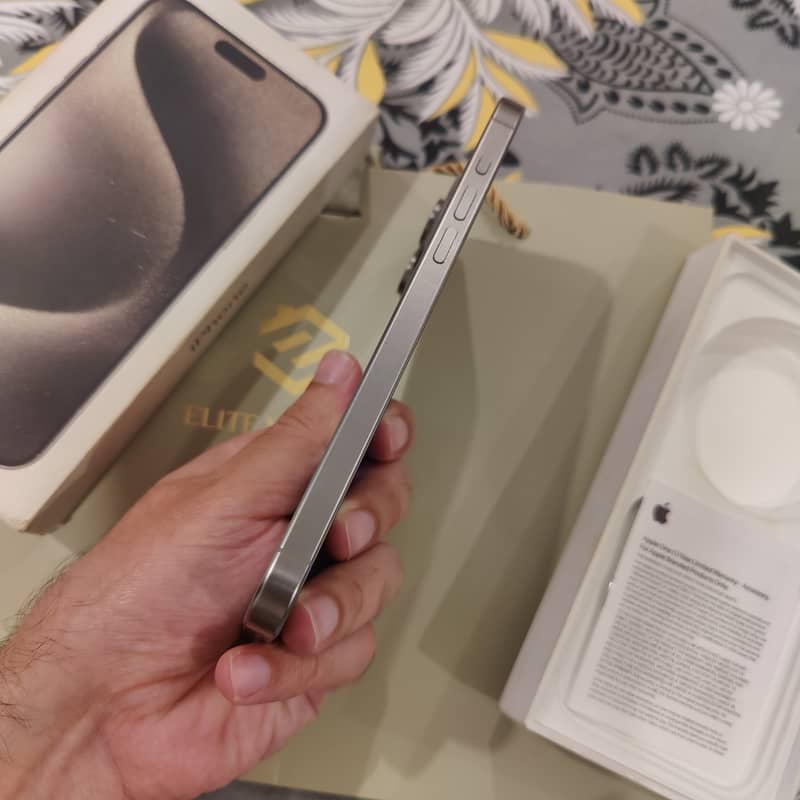 Apple iPhone 15 Pro Max 2