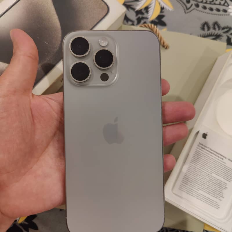 Apple iPhone 15 Pro Max 4