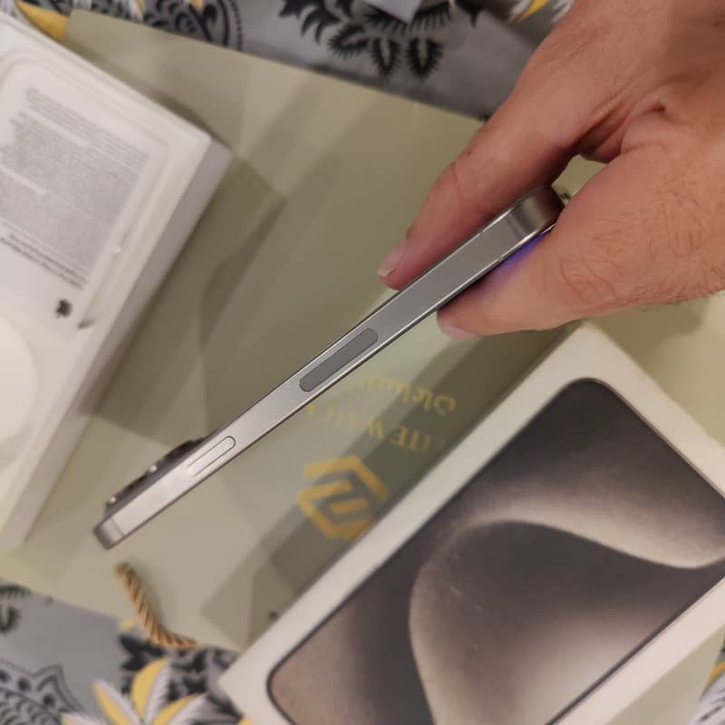 Apple iPhone 15 Pro Max 6