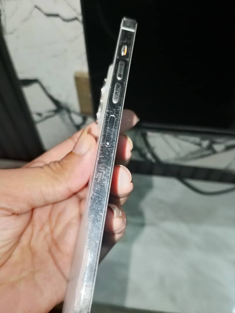 Apple iPhone 13 2