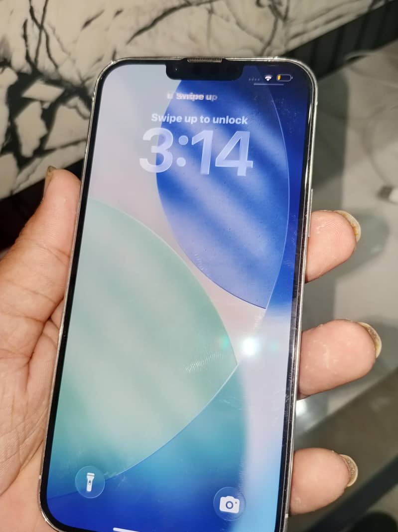 Apple iPhone 13 4