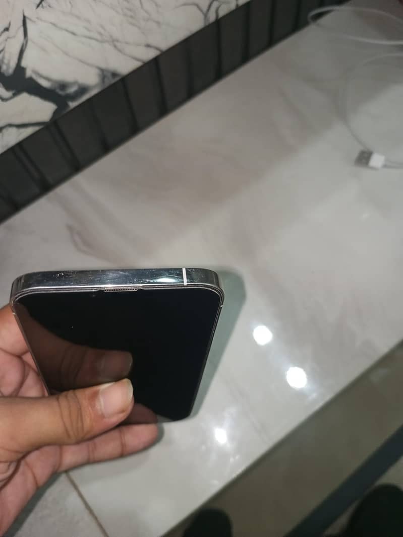 Apple iPhone 13 7