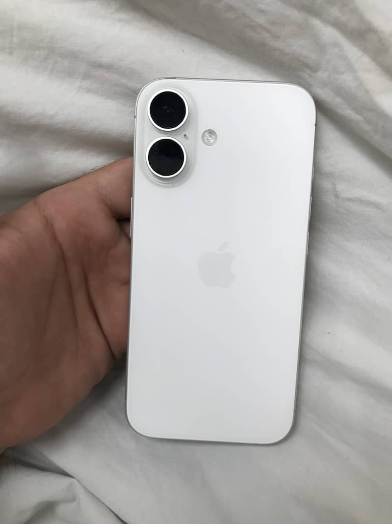 Apple iPhone 16 0