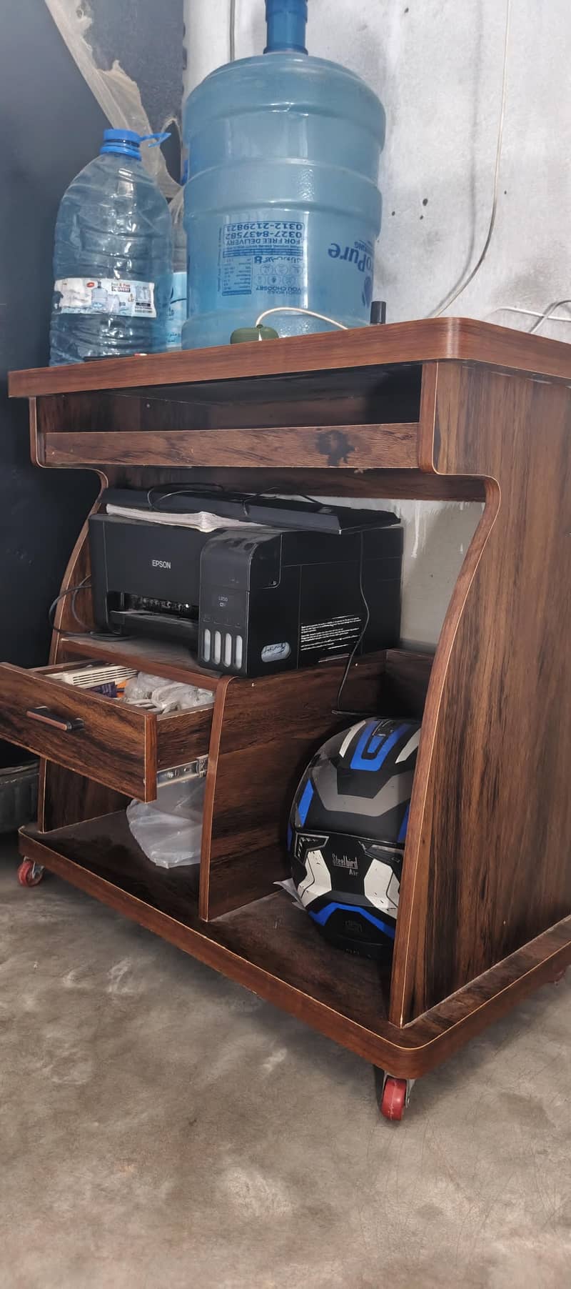 computer table and chair 0