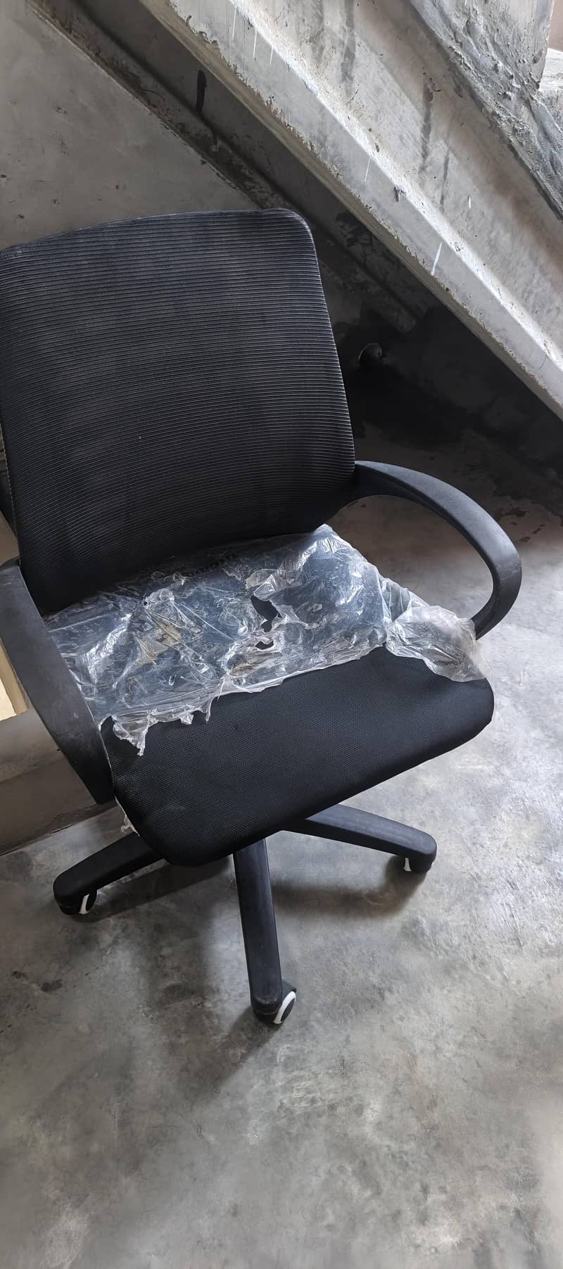 computer table and chair 1