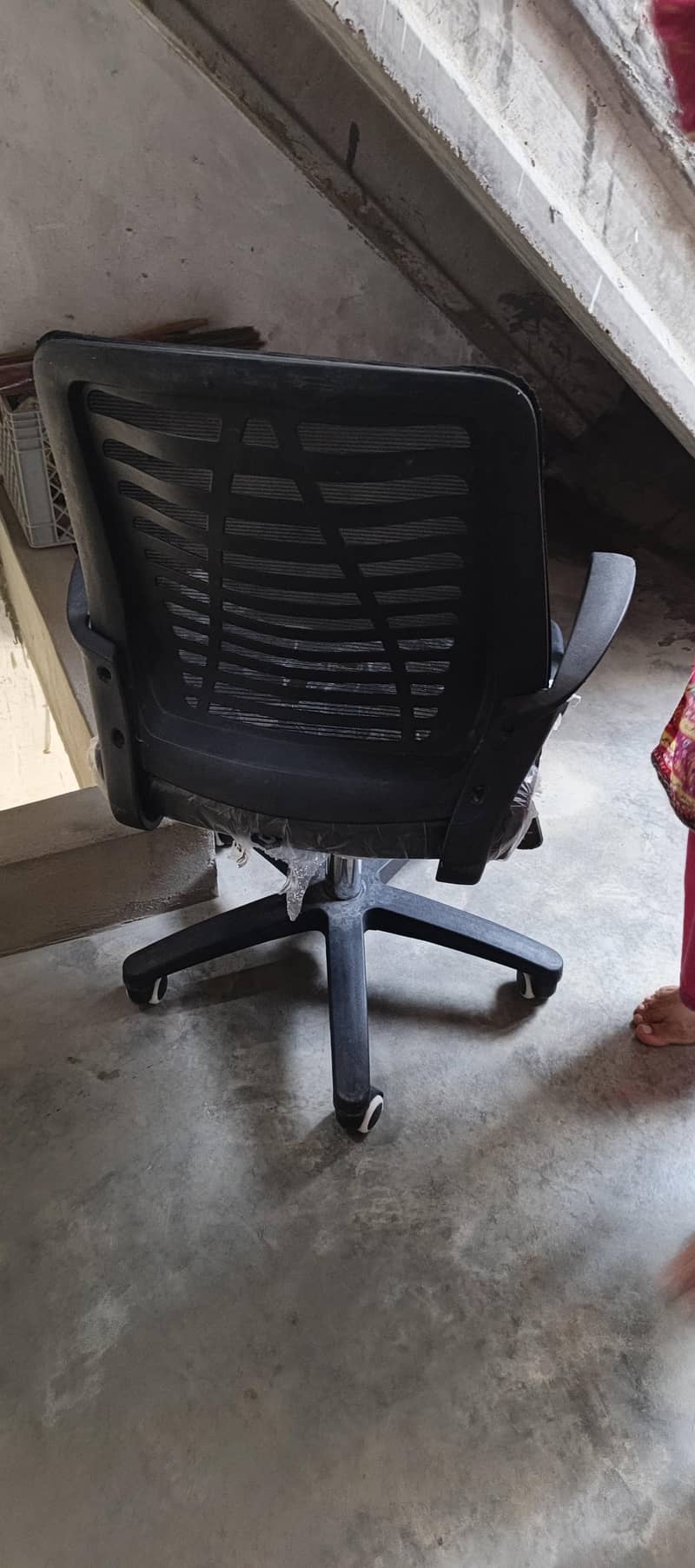 computer table and chair 2