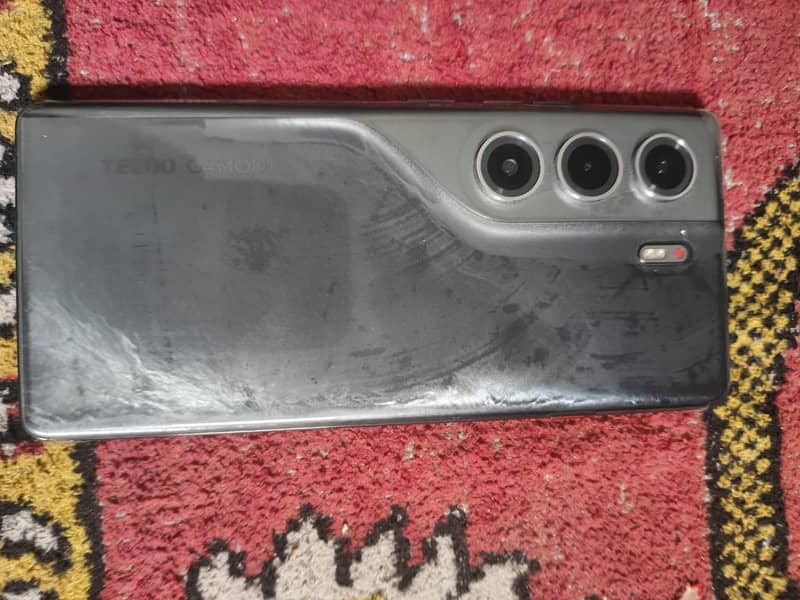 Tecno CAMON 40 Pro 4