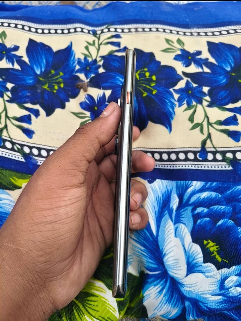 Tecno CAMON 40 Pro 1