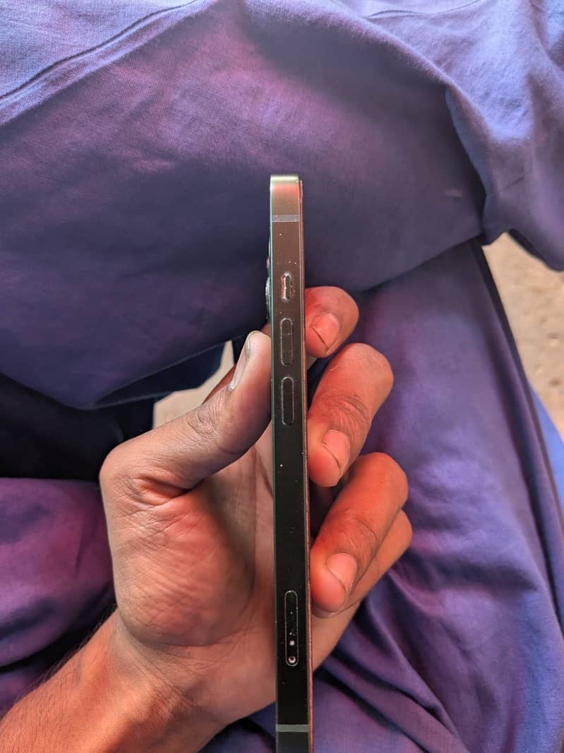 Apple iPhone 13 2