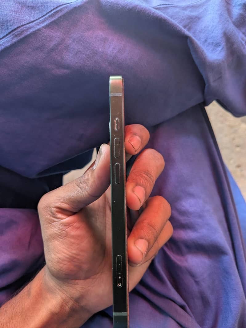 Apple iPhone 13 3