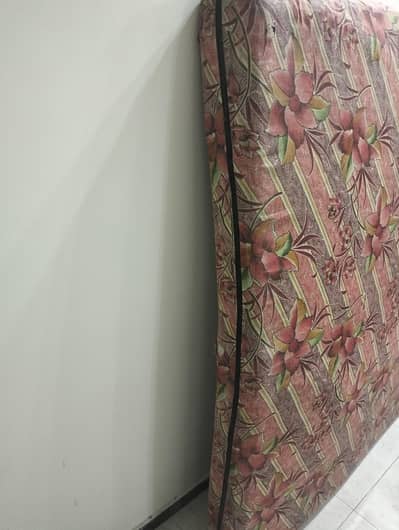 12-Inch Premium Mattress for Sale – Excellent Condition Selling a high