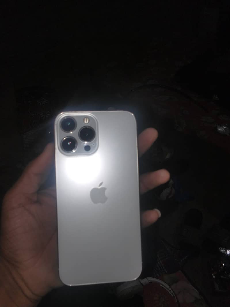 Apple iPhone 13 Pro Max 3