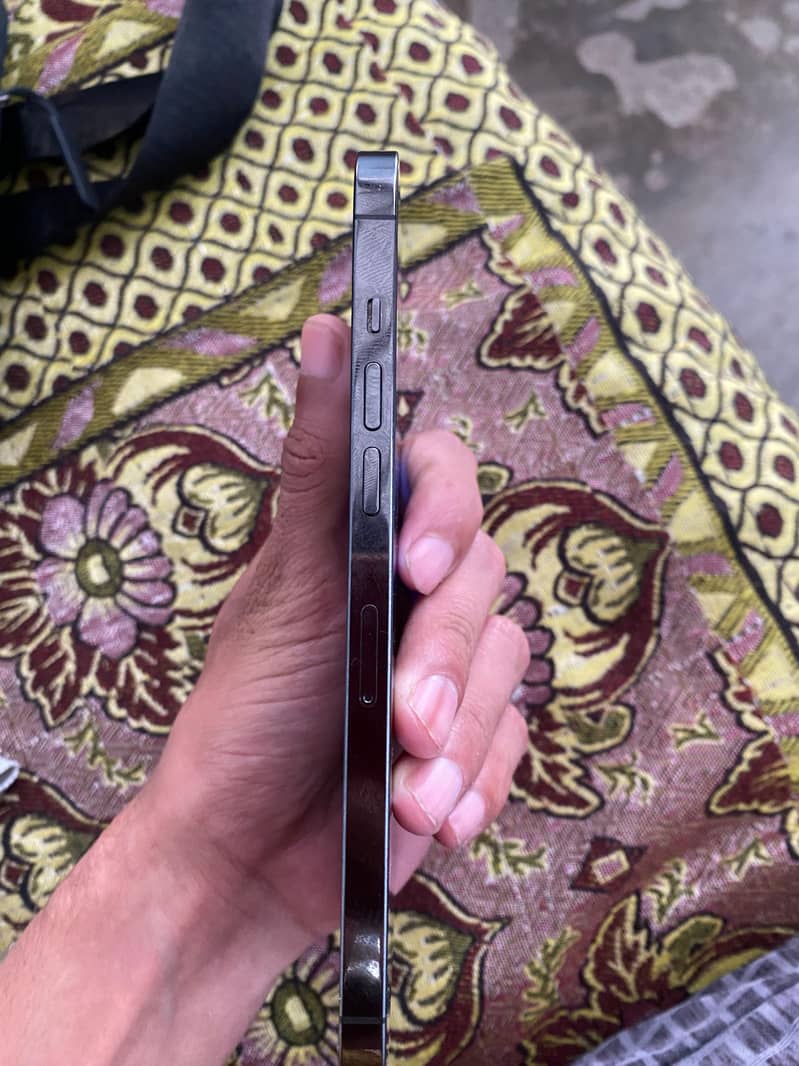 Apple iPhone 12 Pro Max 4
