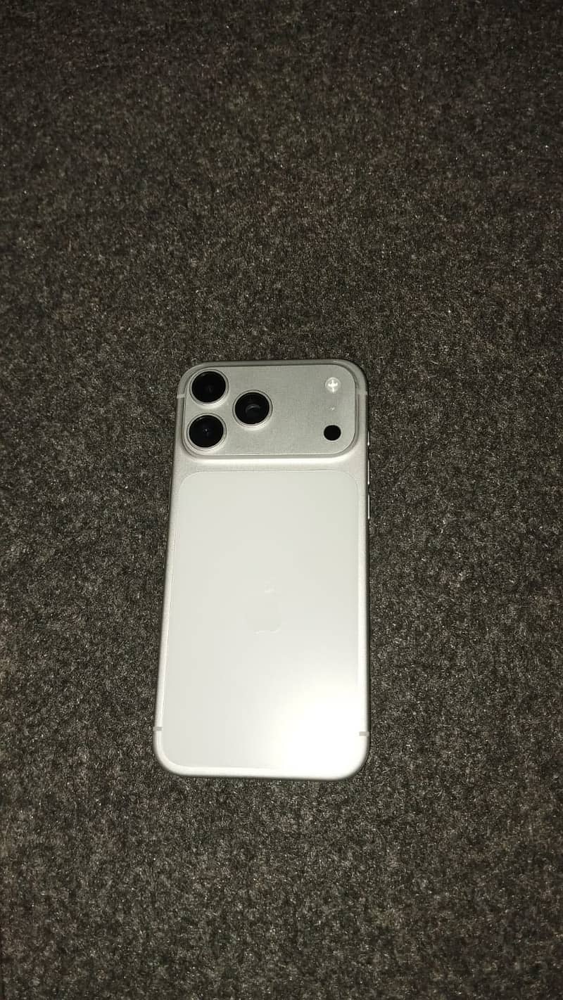 Apple iPhone 17 Pro Max 0