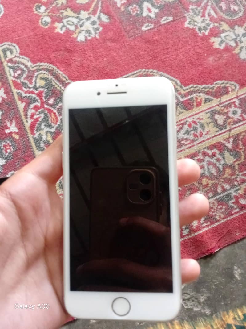 Apple iPhone 8 4