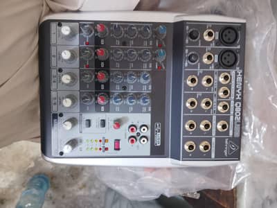 Behringer Xenyx Q802USB