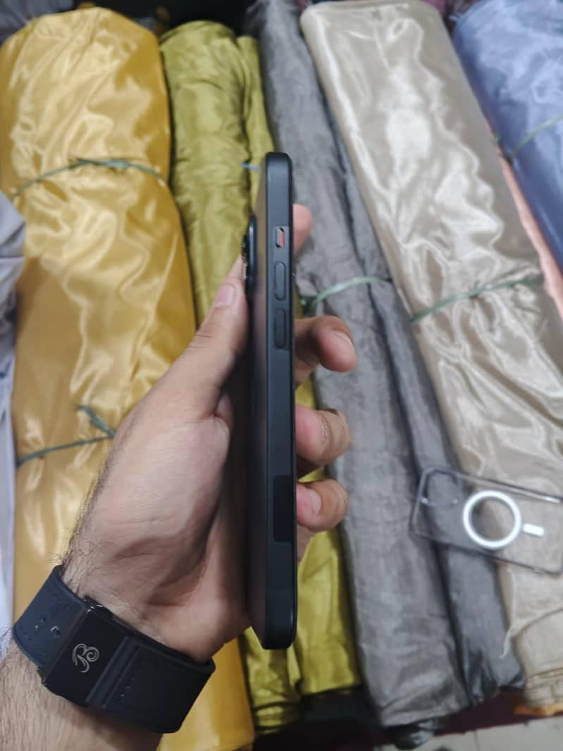 Apple iPhone 15 5