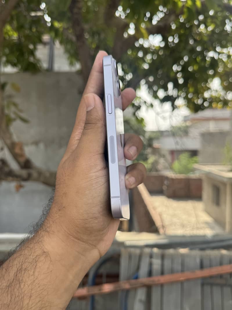 Apple iPhone 14 3