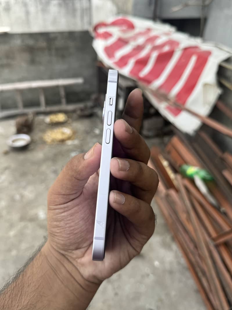 Apple iPhone 14 4