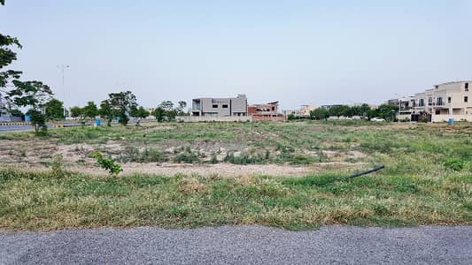K BLOCK NEAR TO THIS GOOD LOCATION NEAR TO PARK PLOT FOR SALE