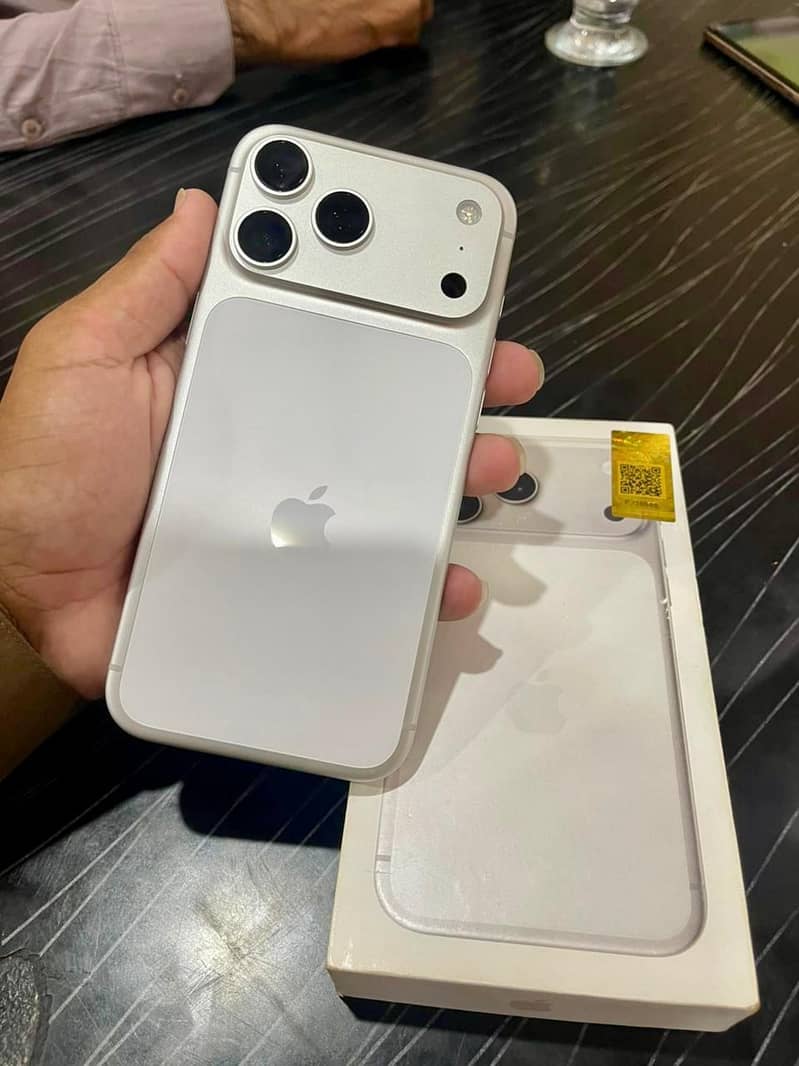Apple iPhone 17 Pro Max 0