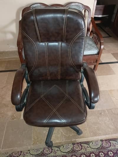 Premium Executive Office Chair – Used, Excellent Condition
