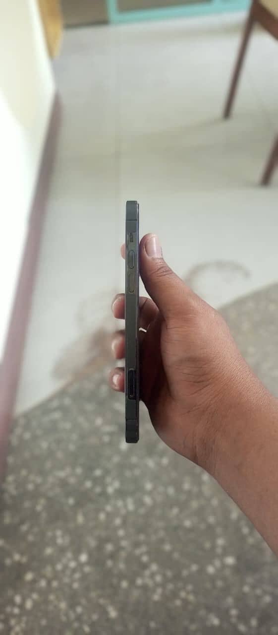 Apple iPhone 12 Pro 3