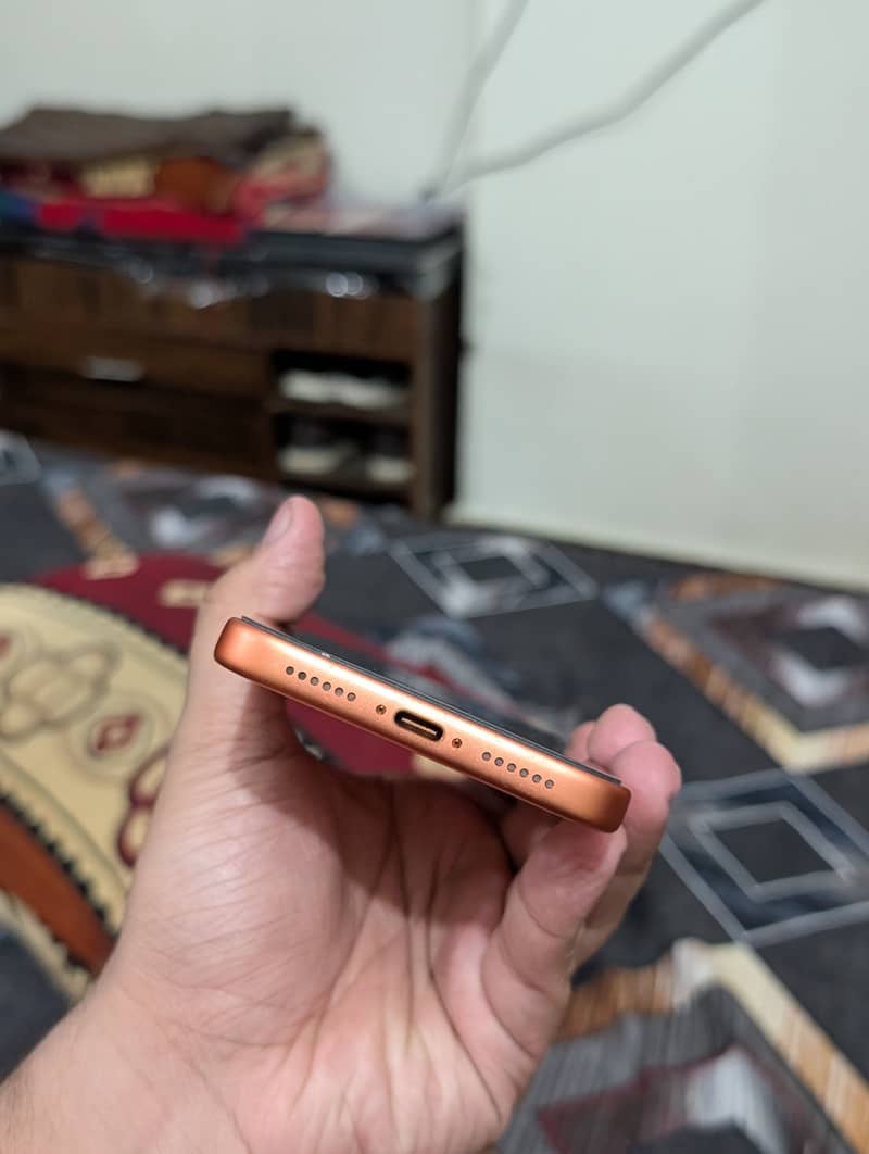 Apple iPhone 17 Pro Max 4