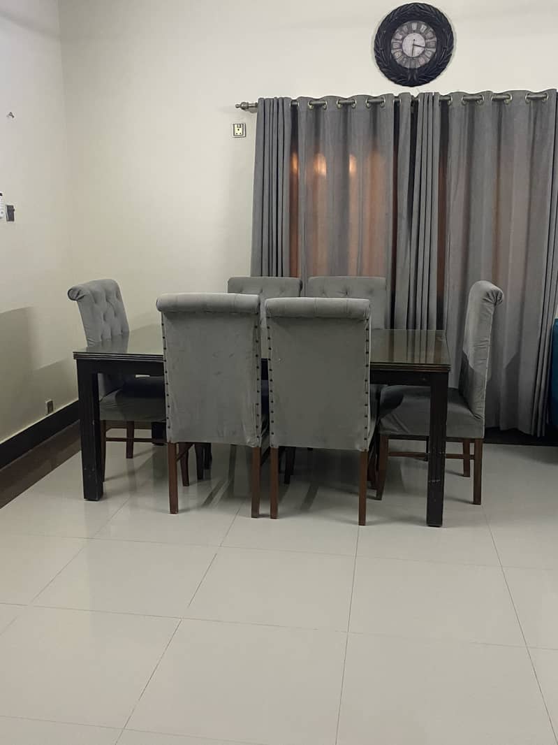 Dining table 0