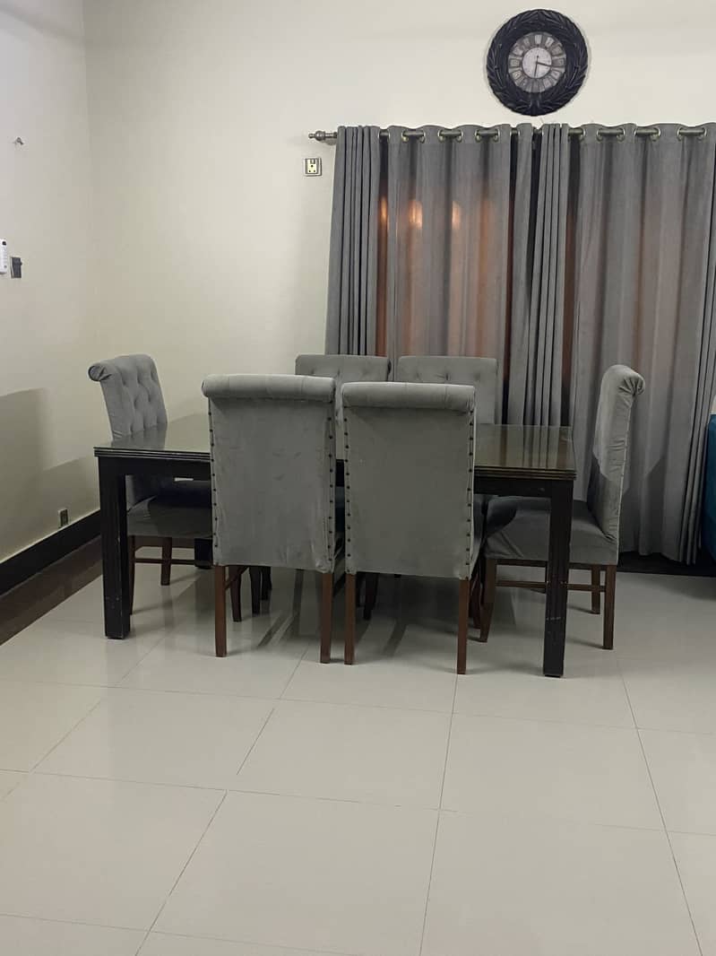 Dining table 4