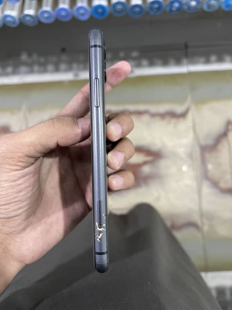 iPhone 11 3