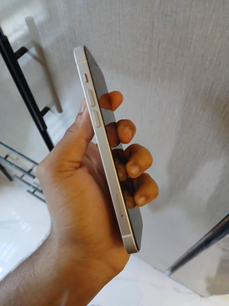 Apple iPhone 12 4