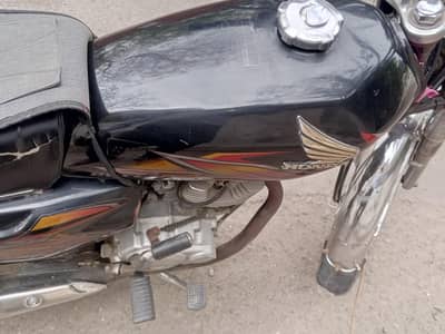 Honda 125 bike red colour number good condition