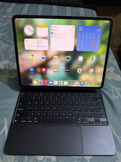 iPad Pro 13 inch M5 256GB Wifi and Cellular & Apple Magic Keyboard
