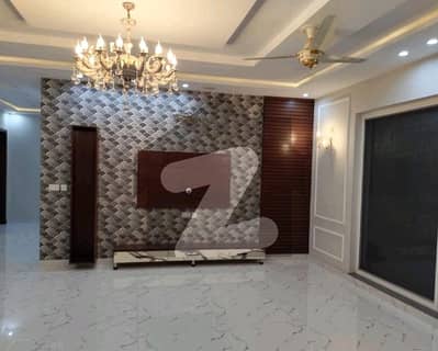 Highly-Coveted 5 Marla House Is Available In Bahria Town - Sector C For Sale