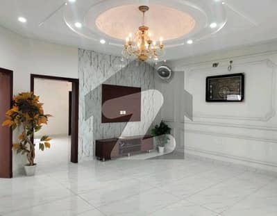 House For Grabs In 10 Marla Lahore