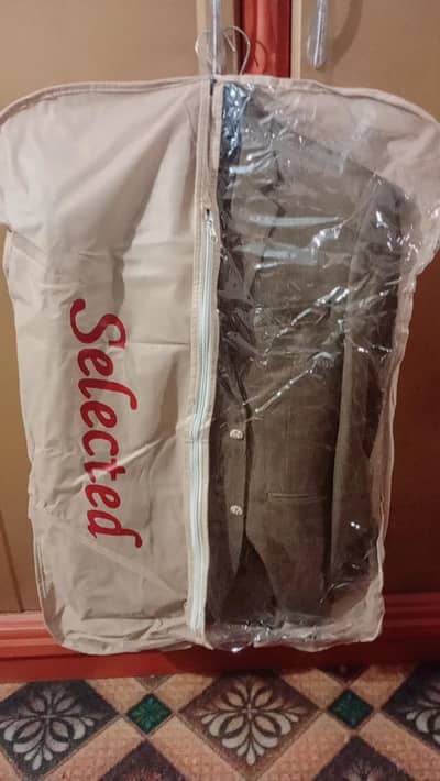 I'm selling 2 piece suit whtsap,cl 03188696208
