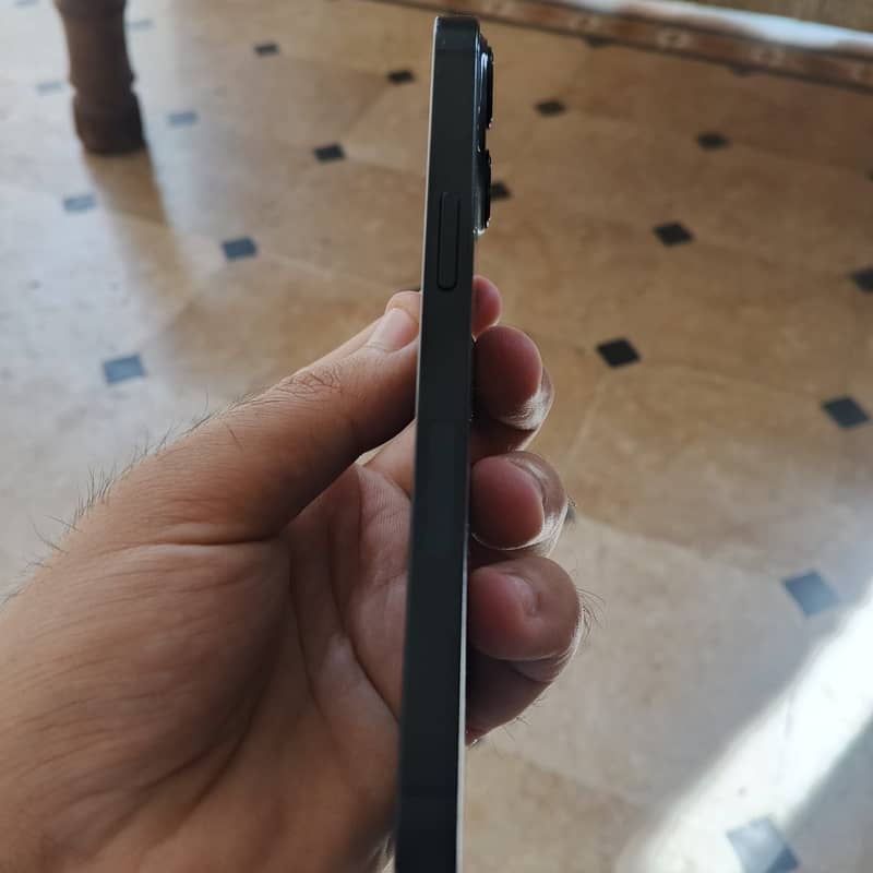 Apple iPhone 13 2
