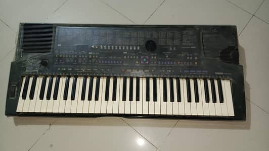 Yamaha PSR-510 Keyboard / Synthesizer (61 Keys, Touch Response)