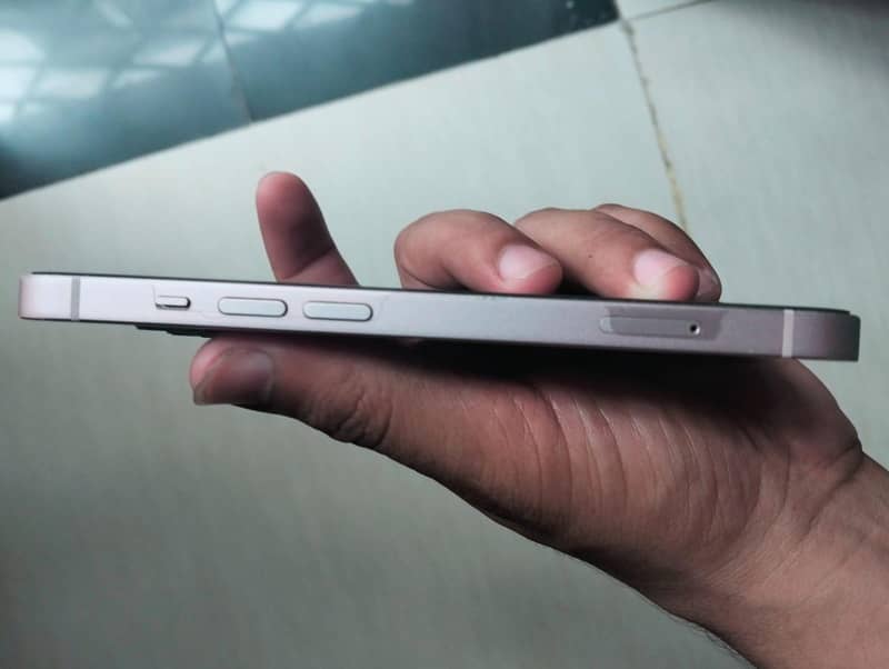 Apple iPhone 13 1