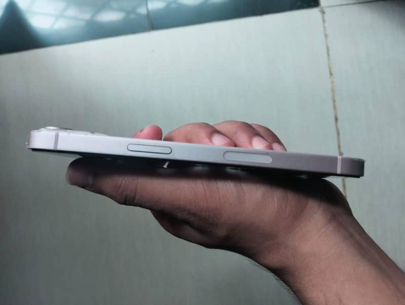 Apple iPhone 13 2
