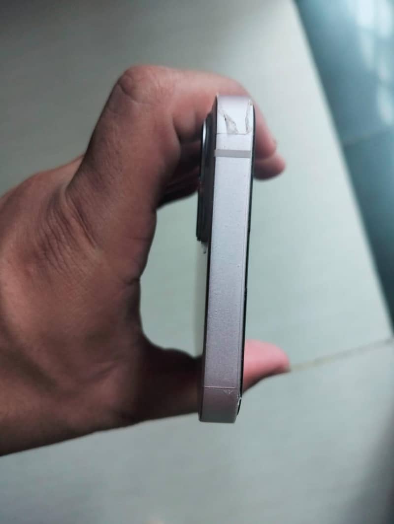 Apple iPhone 13 4