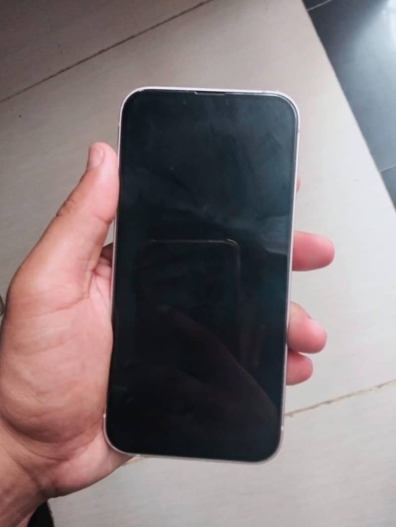 Apple iPhone 13 5