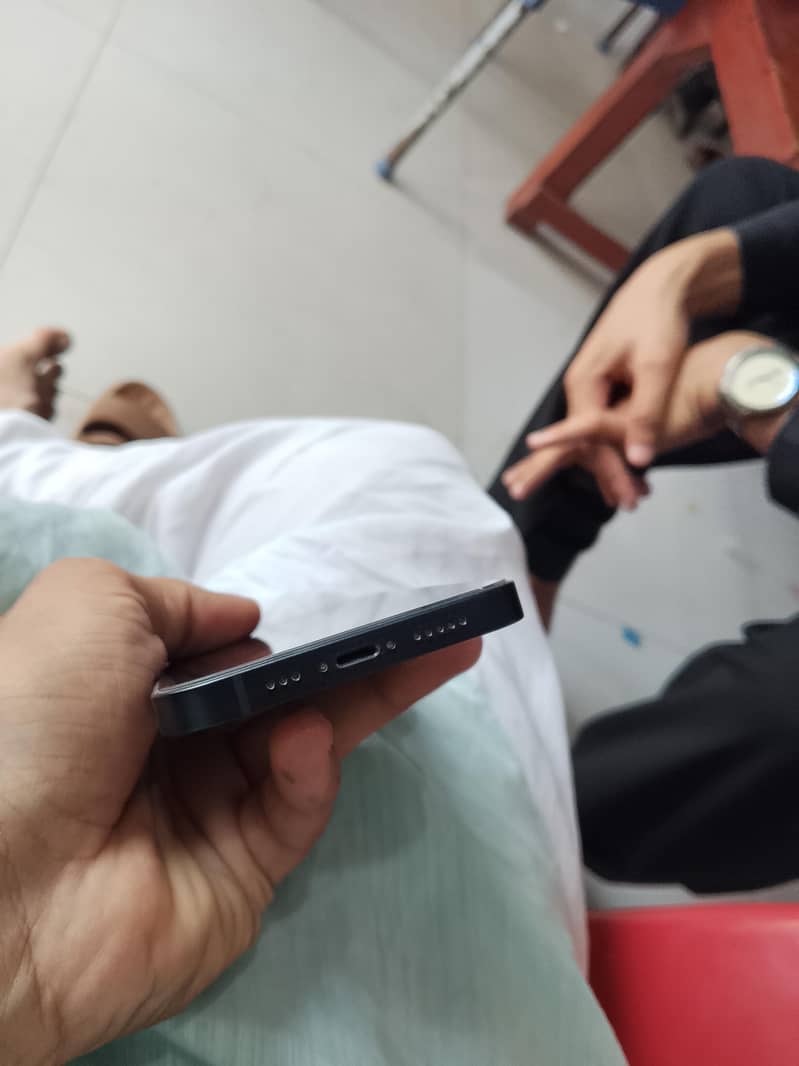 Apple iPhone 13 2